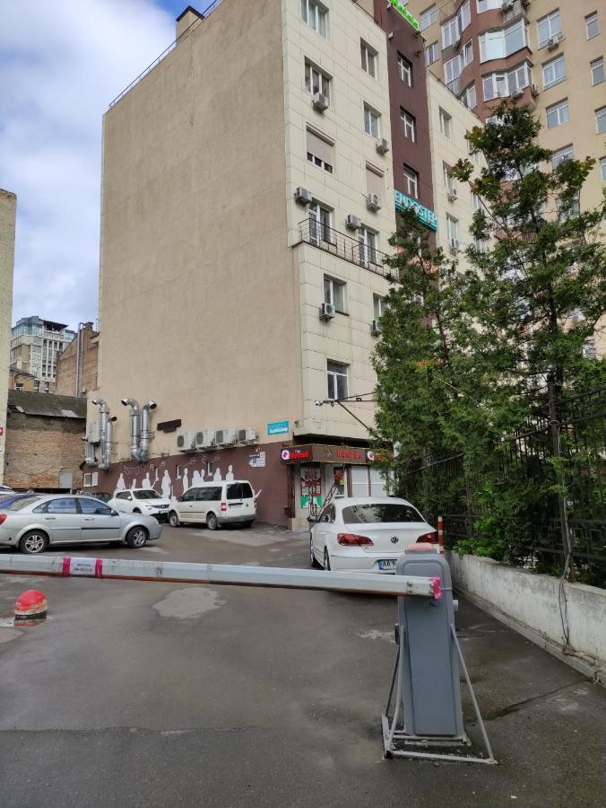 The Hostel Жд Вокзал Центр Kyiv Exterior photo